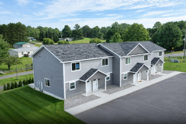 Woodgate Ridge Exterior Summer